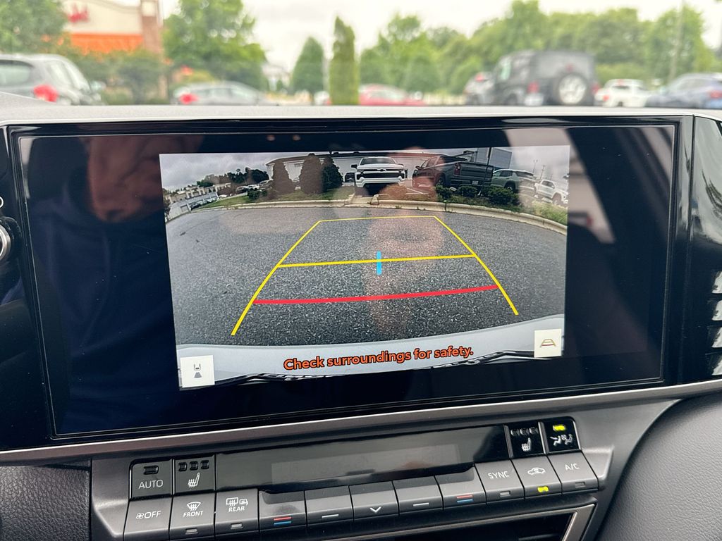 Vehicle image 14 of 34