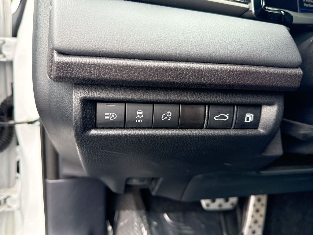 Vehicle image 10 of 34