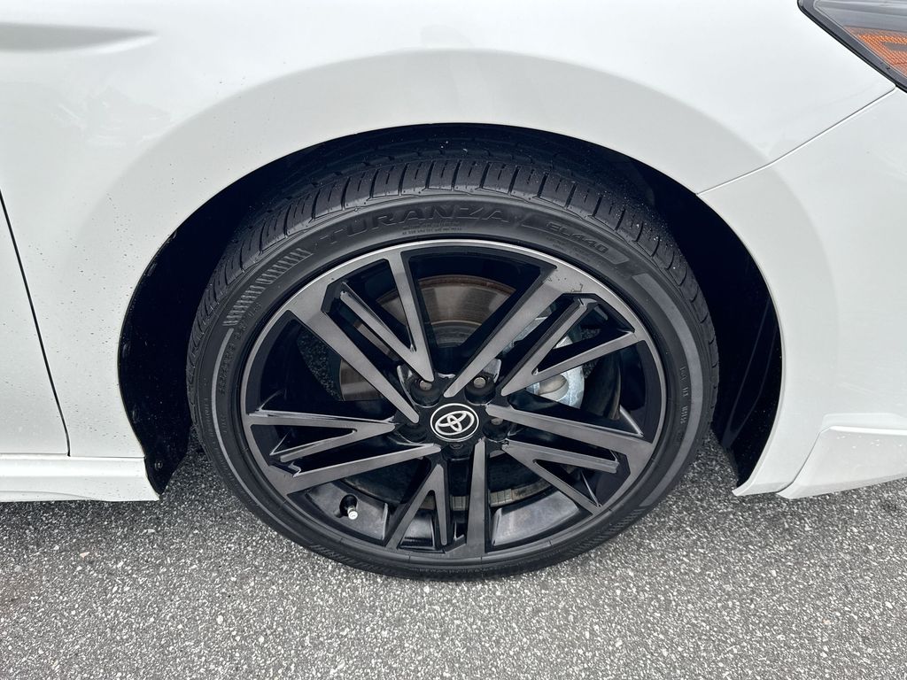 Vehicle image 32 of 34