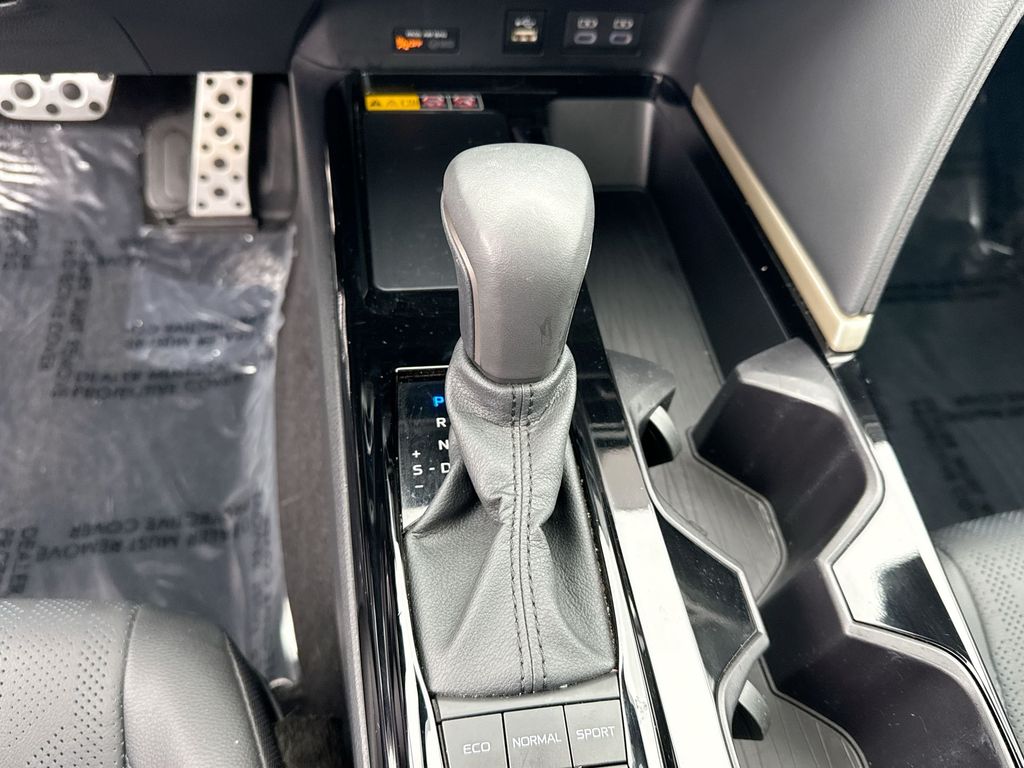 Vehicle image 18 of 34
