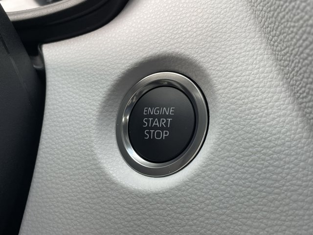 Vehicle image 14 of 21