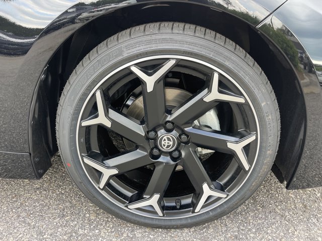 Vehicle image 19 of 21