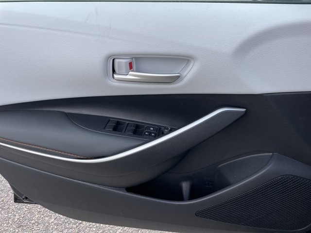 Vehicle image 15 of 21