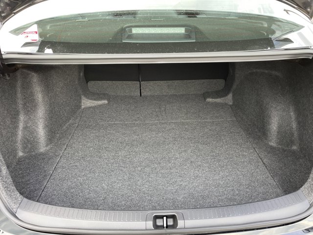 Vehicle image 18 of 21