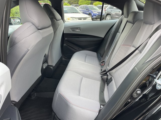 Vehicle image 17 of 21