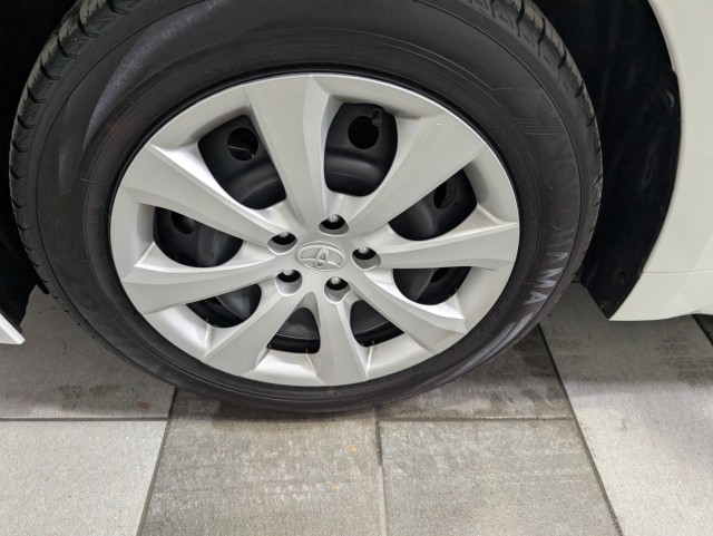 2025 Toyota Corolla Hybrid LE Image 8 of 28