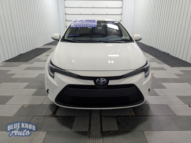 2025 Toyota Corolla Hybrid LE Image 2 of 28