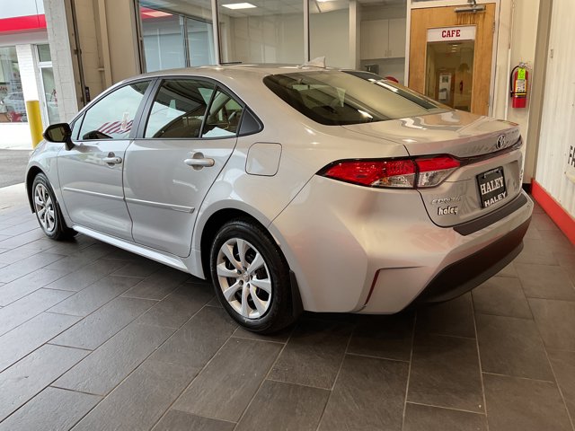 Vehicle image 4 of 24