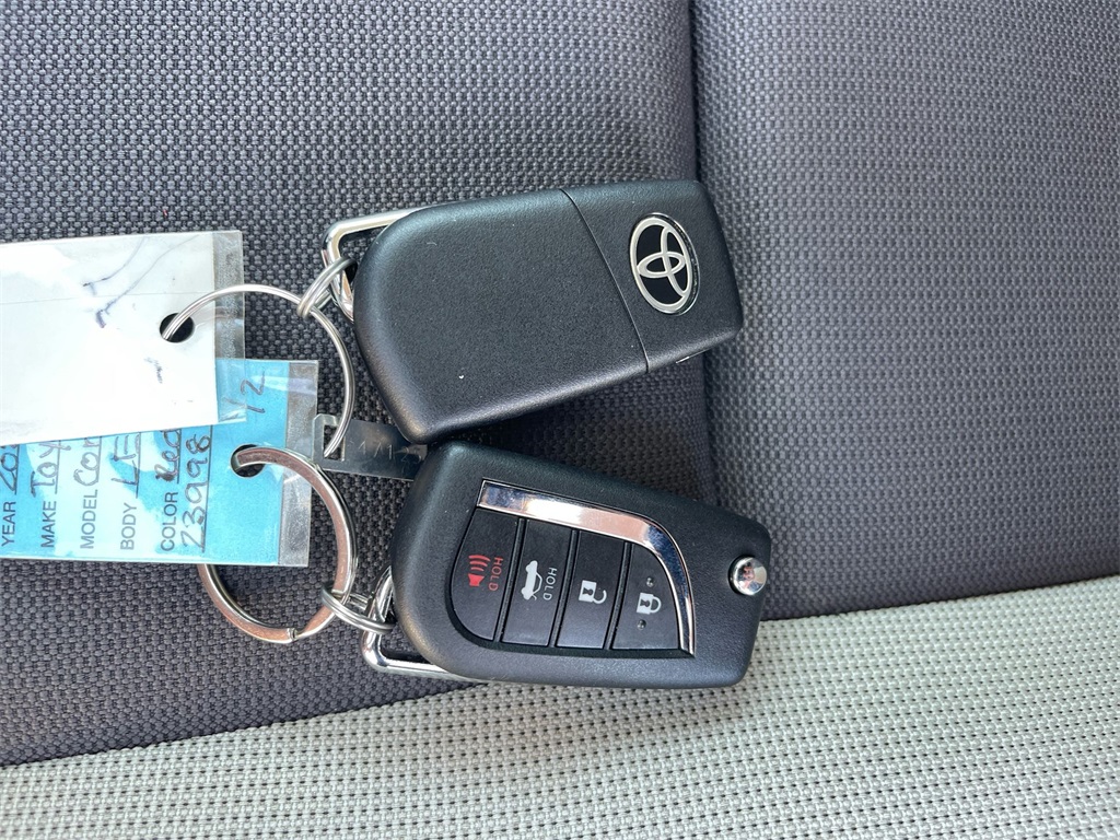 Vehicle image 33 of 34