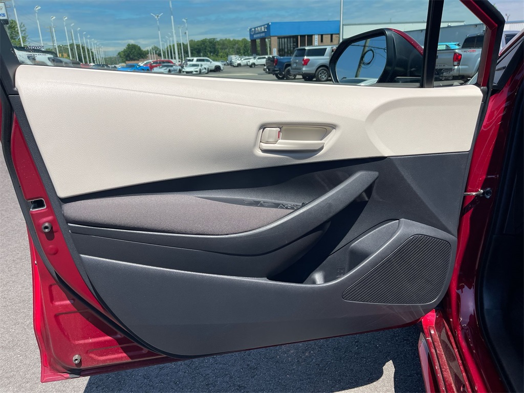 Vehicle image 22 of 34