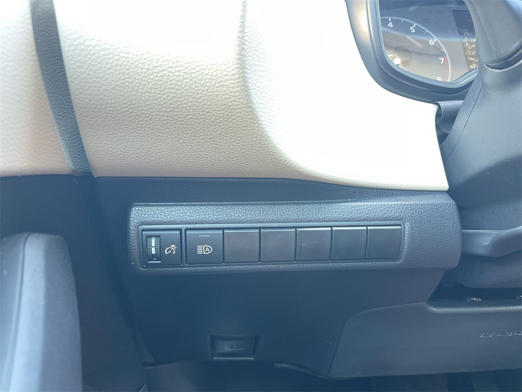 Vehicle image 19 of 34