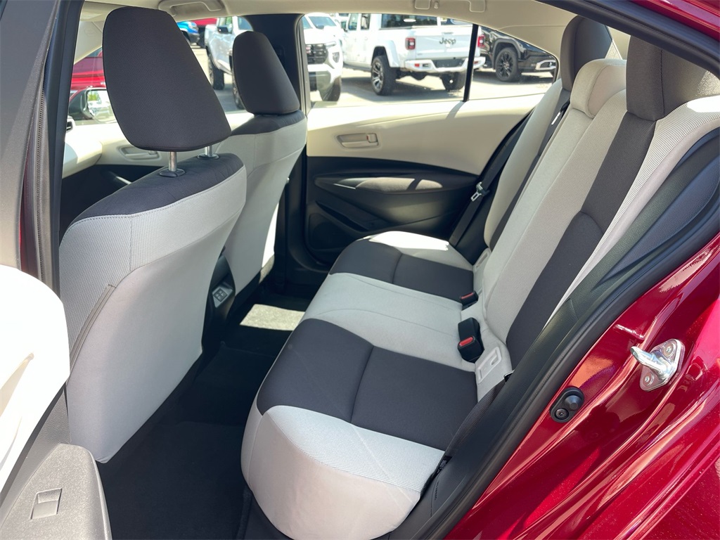 Vehicle image 10 of 34