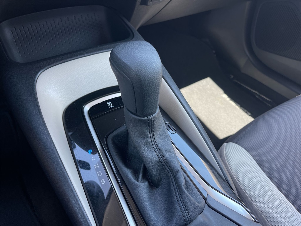 Vehicle image 15 of 34