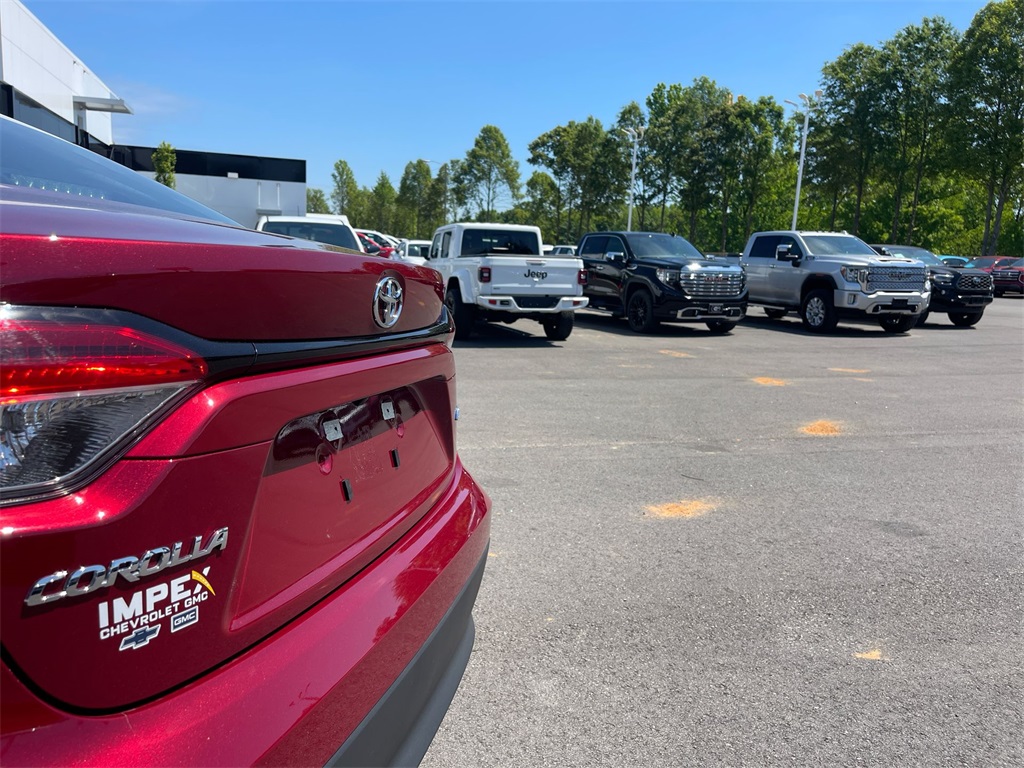 Vehicle image 27 of 34