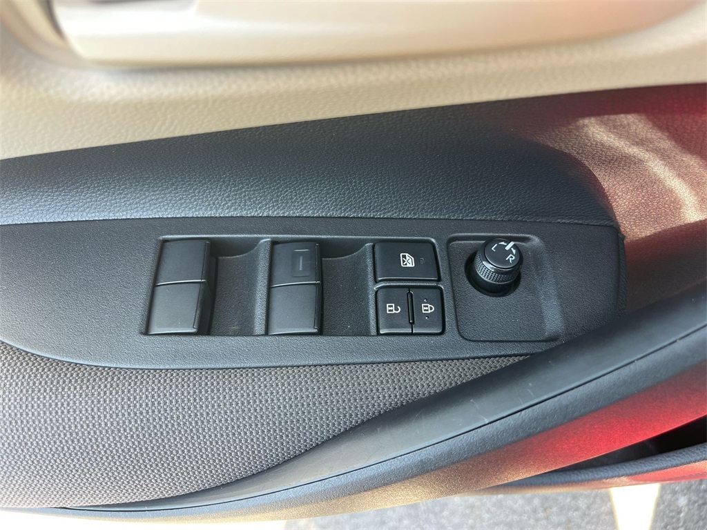 Vehicle image 23 of 34