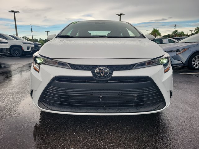 2025 Toyota Corolla LE Image 2 of 31