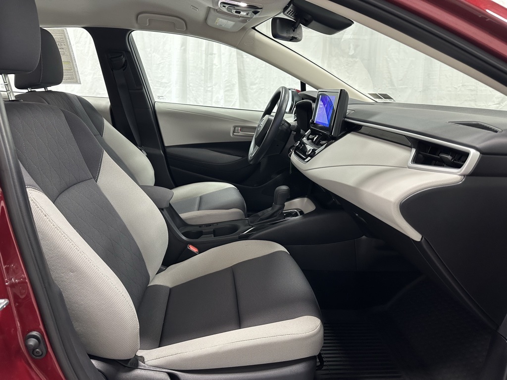 2025 Toyota Corolla LE Image 24 of 67