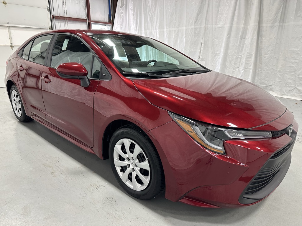 2025 Toyota Corolla LE Image 3 of 67