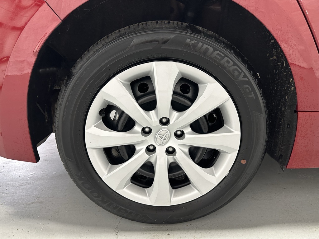 2025 Toyota Corolla LE Image 13 of 67