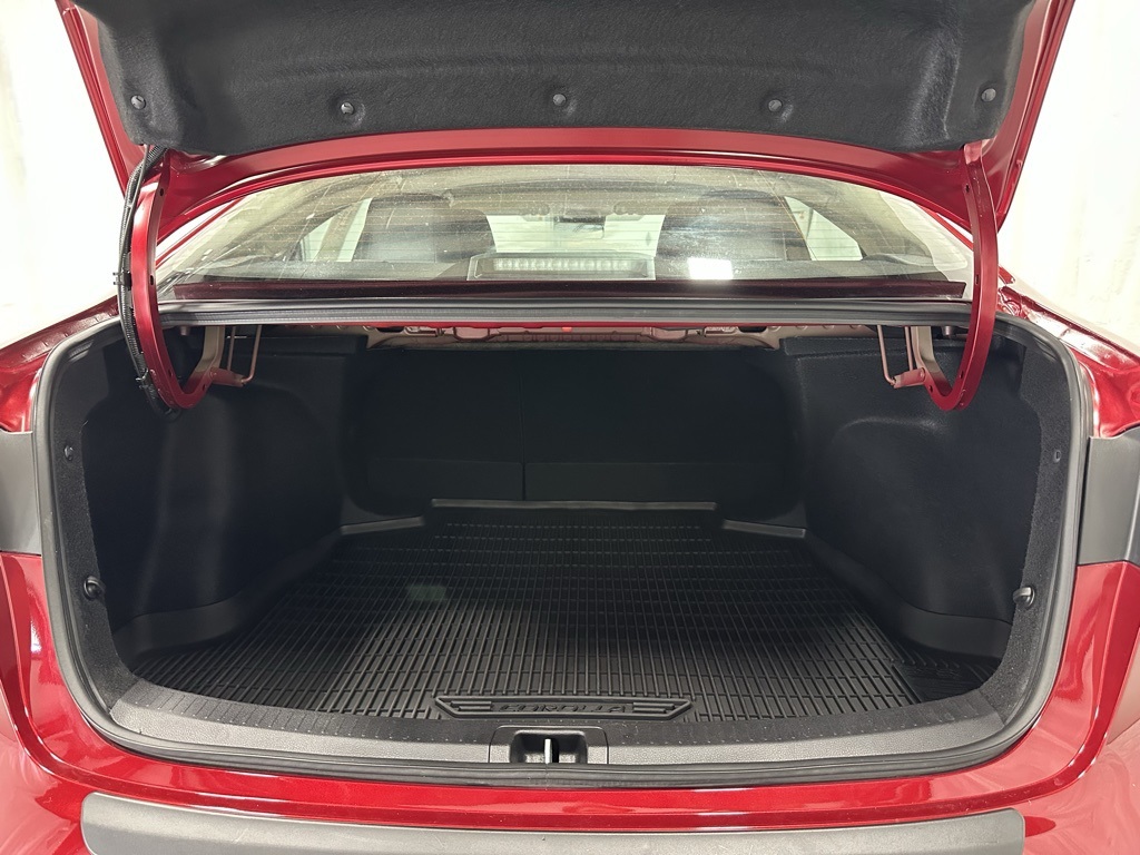 2025 Toyota Corolla LE Image 15 of 67