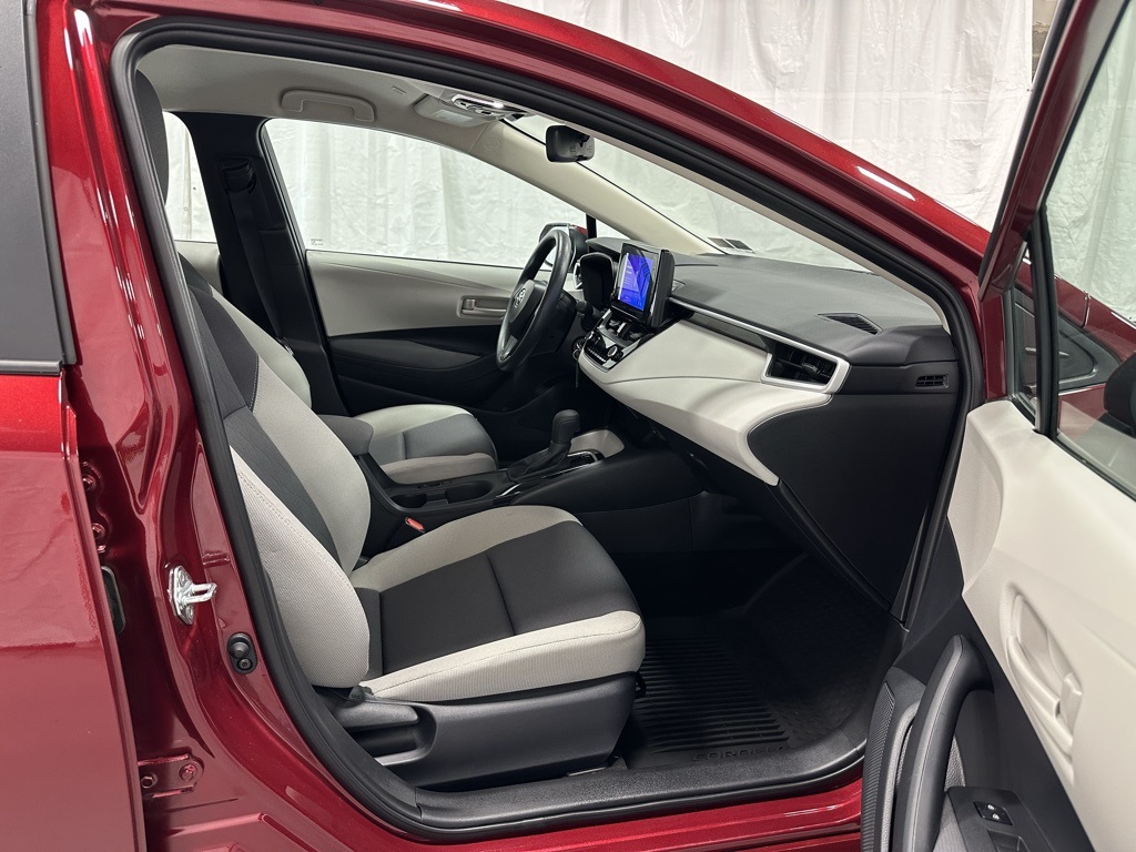 2025 Toyota Corolla LE Image 26 of 67