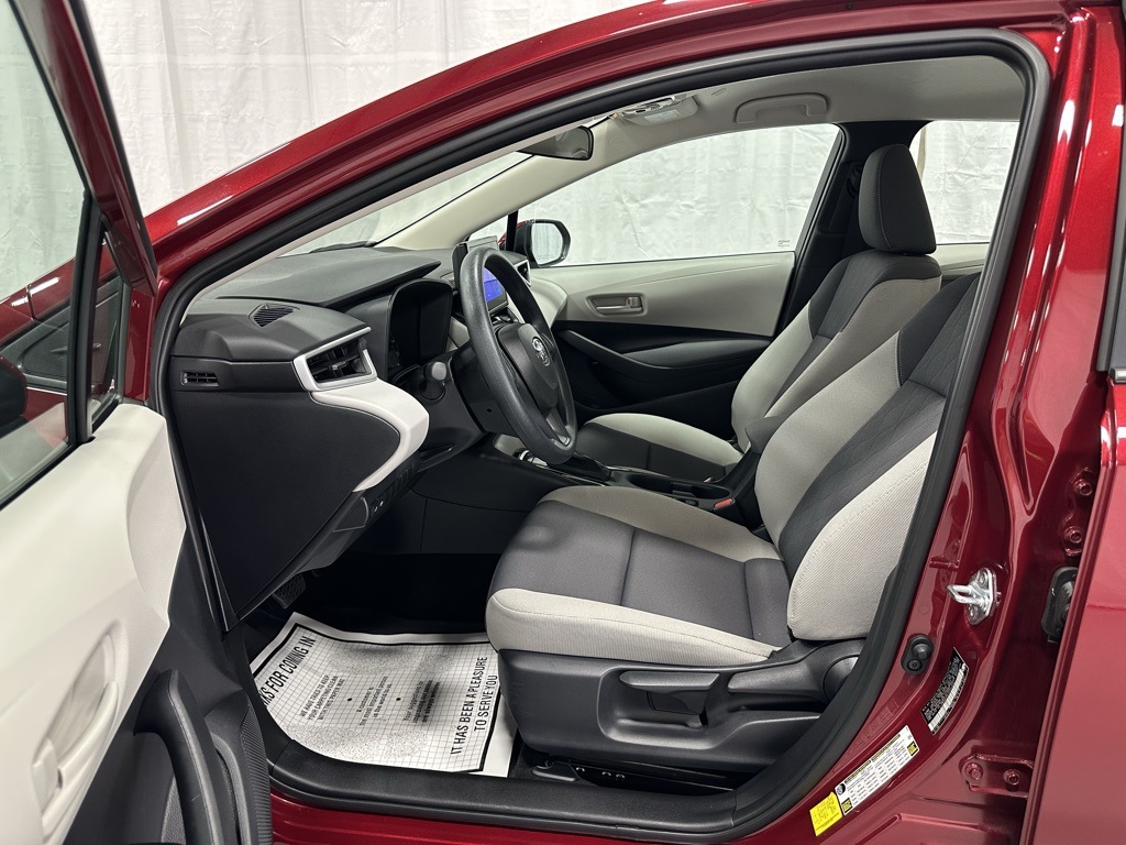 2025 Toyota Corolla LE Image 25 of 67