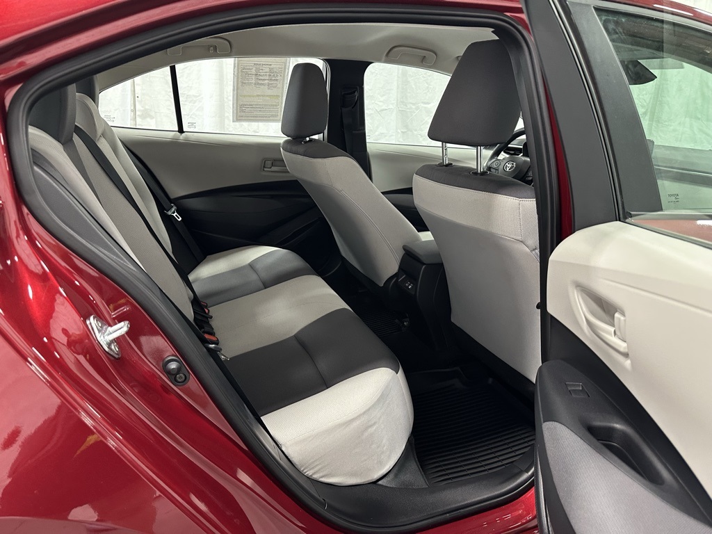 2025 Toyota Corolla LE Image 17 of 67
