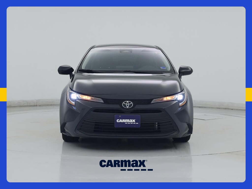2025 Toyota Corolla LE Image 2 of 18