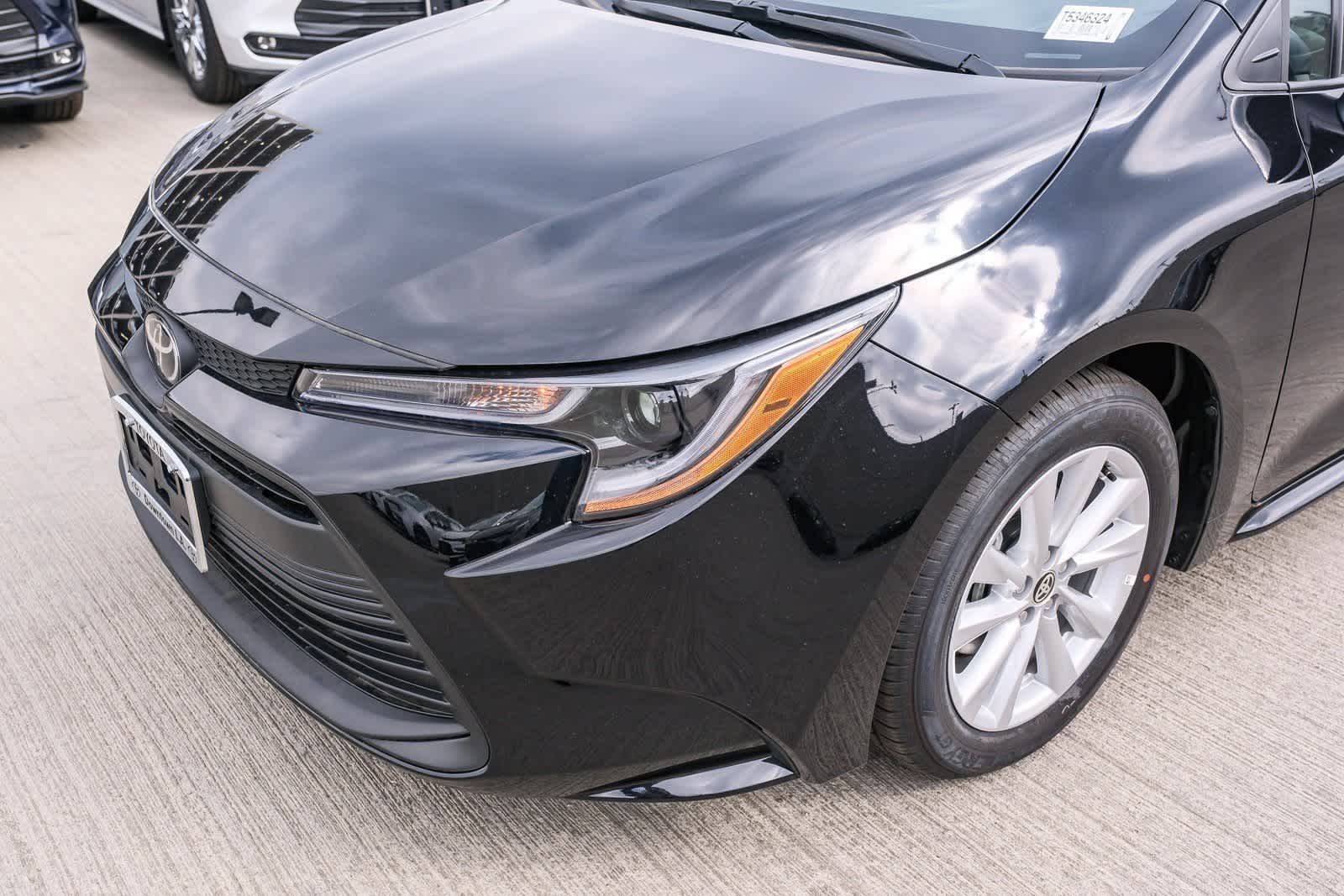 2025 Toyota Corolla LE Image 3 of 29