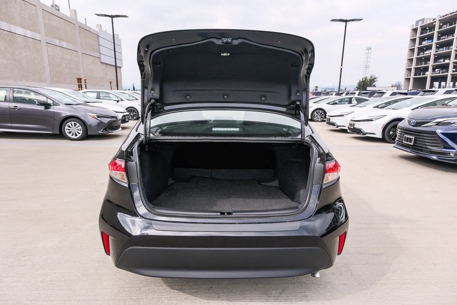 2025 Toyota Corolla LE Image 12 of 29