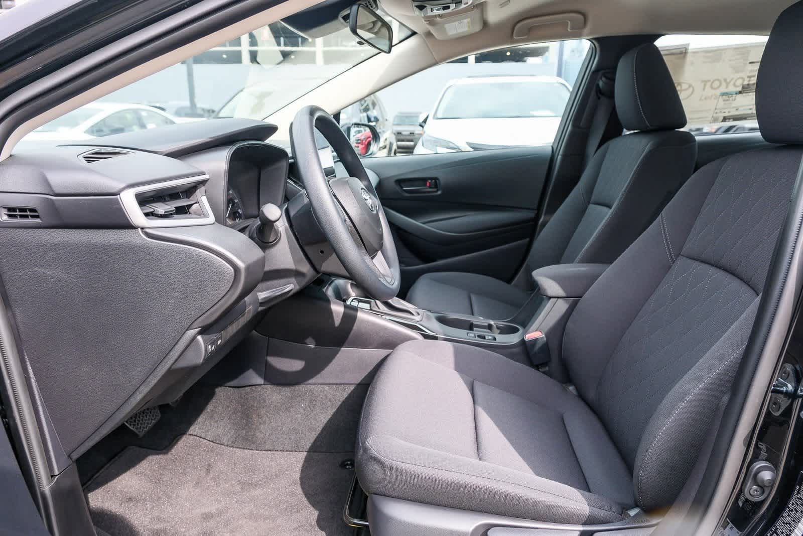 2025 Toyota Corolla LE Image 16 of 29