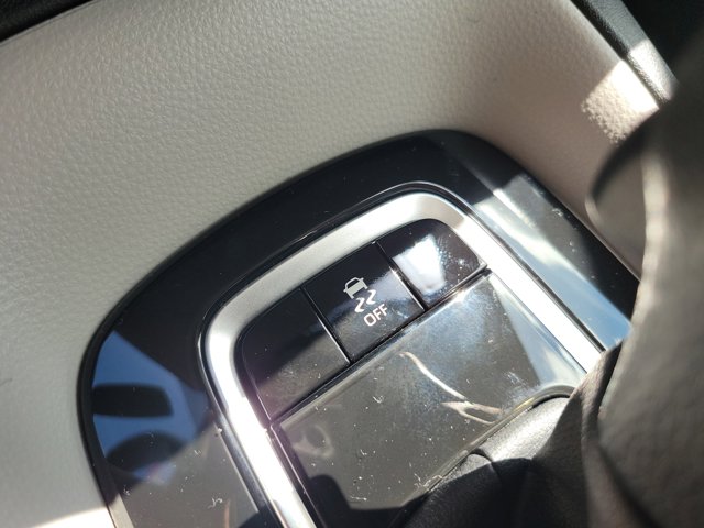 Vehicle image 21 of 30