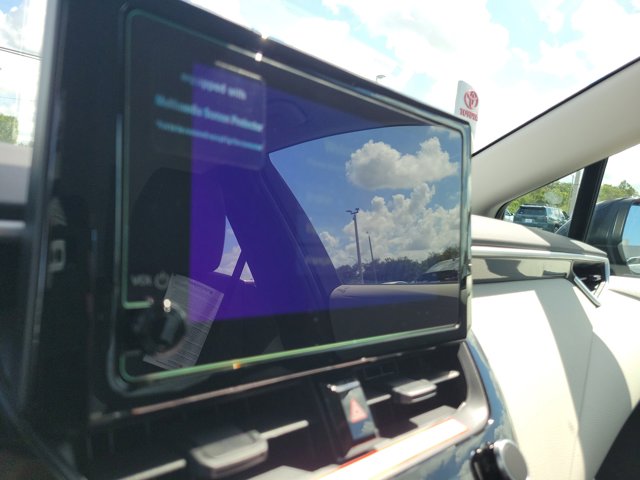 Vehicle image 27 of 30