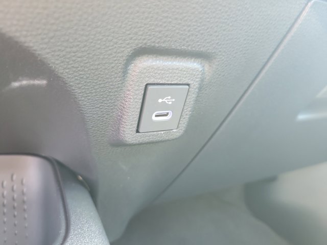 Vehicle image 23 of 30