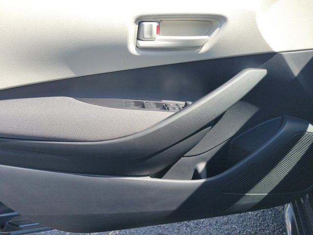Vehicle image 17 of 30