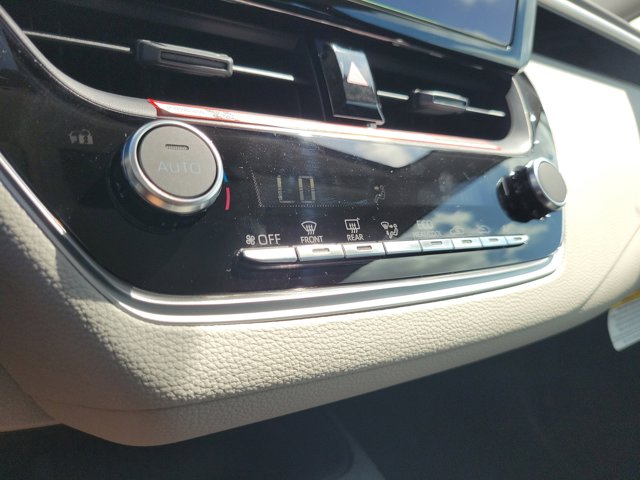 Vehicle image 28 of 30