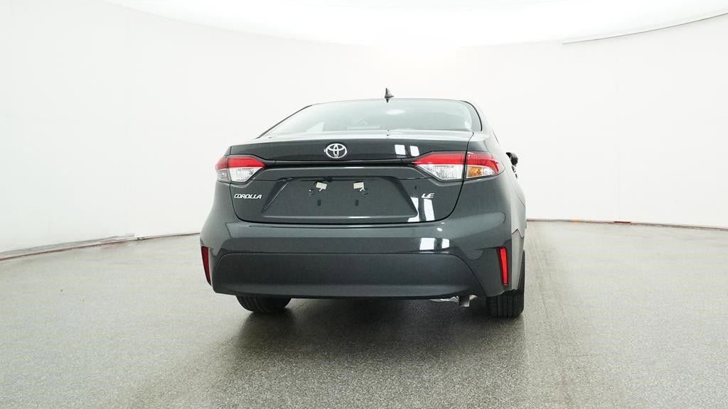 Vehicle image 23 of 33