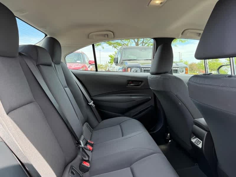 Vehicle image 4 of 19