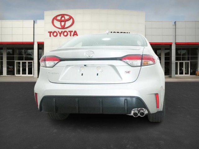 Vehicle image 23 of 40