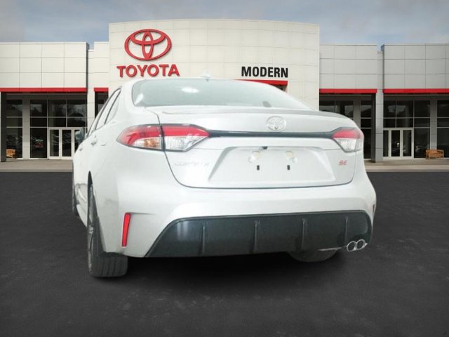 Vehicle image 25 of 40