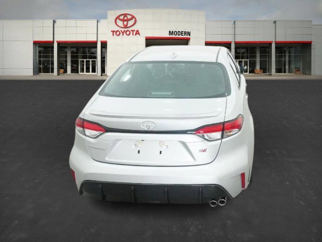Vehicle image 24 of 40