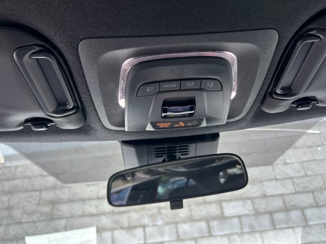 Vehicle image 25 of 37