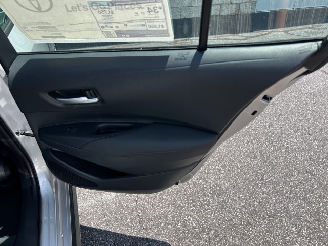 Vehicle image 32 of 37