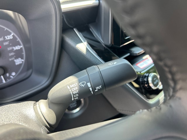Vehicle image 28 of 37