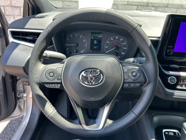Vehicle image 33 of 37