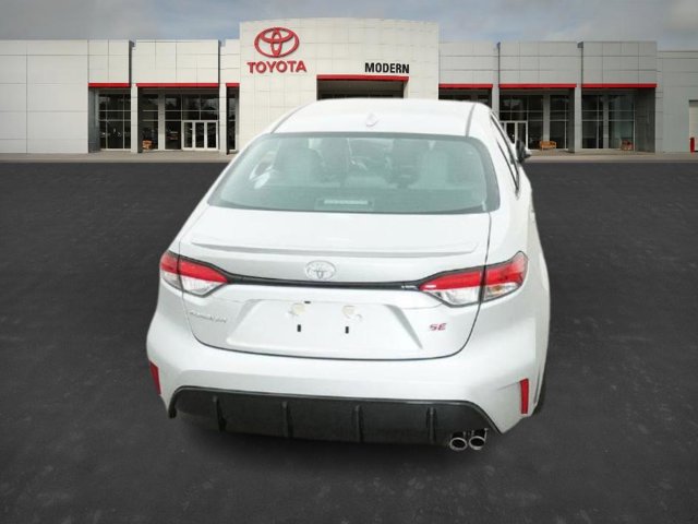 Vehicle image 23 of 40