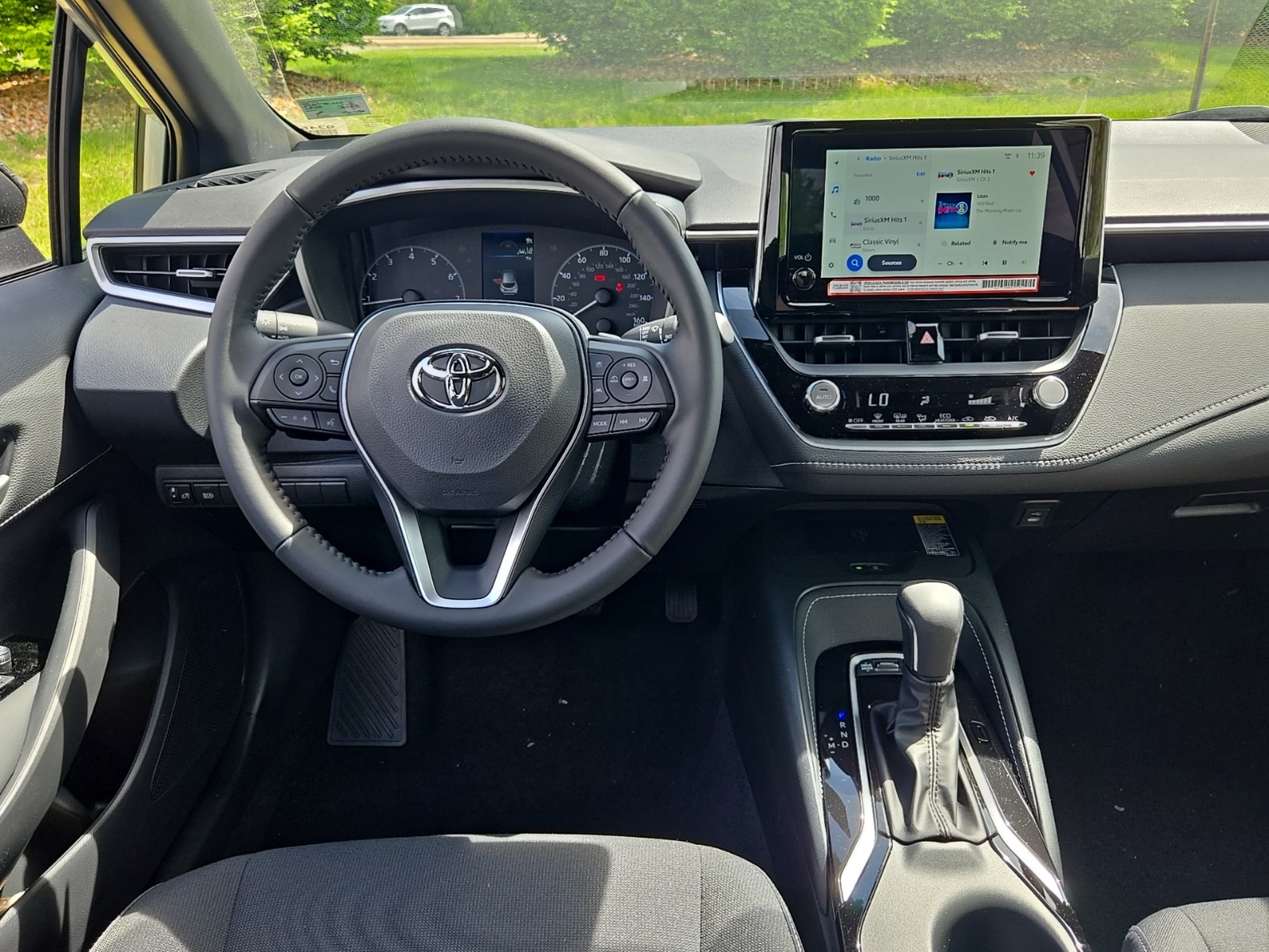 Vehicle image 17 of 40