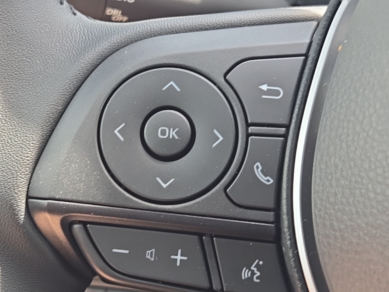 Vehicle image 27 of 40