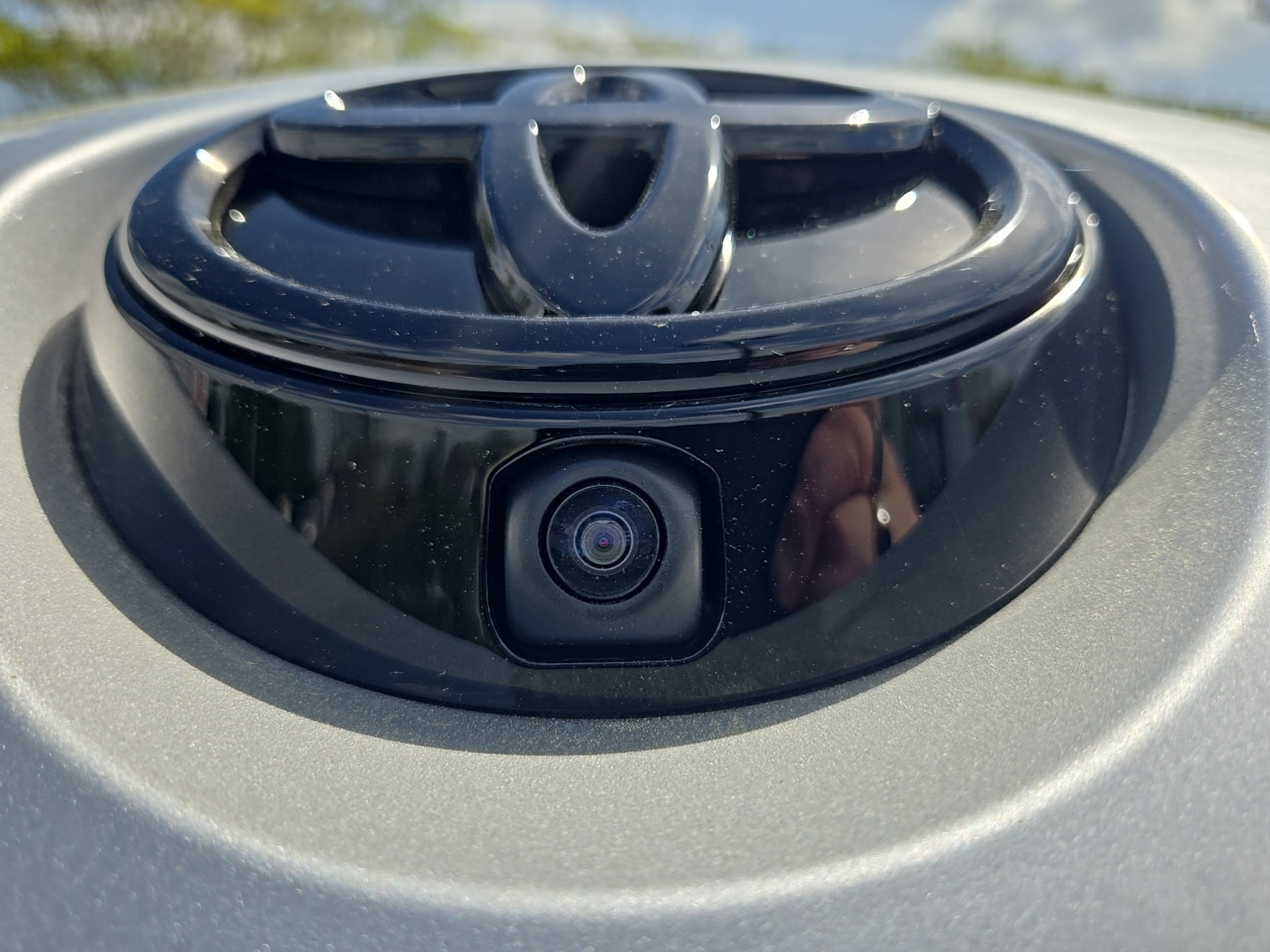 Vehicle image 10 of 40