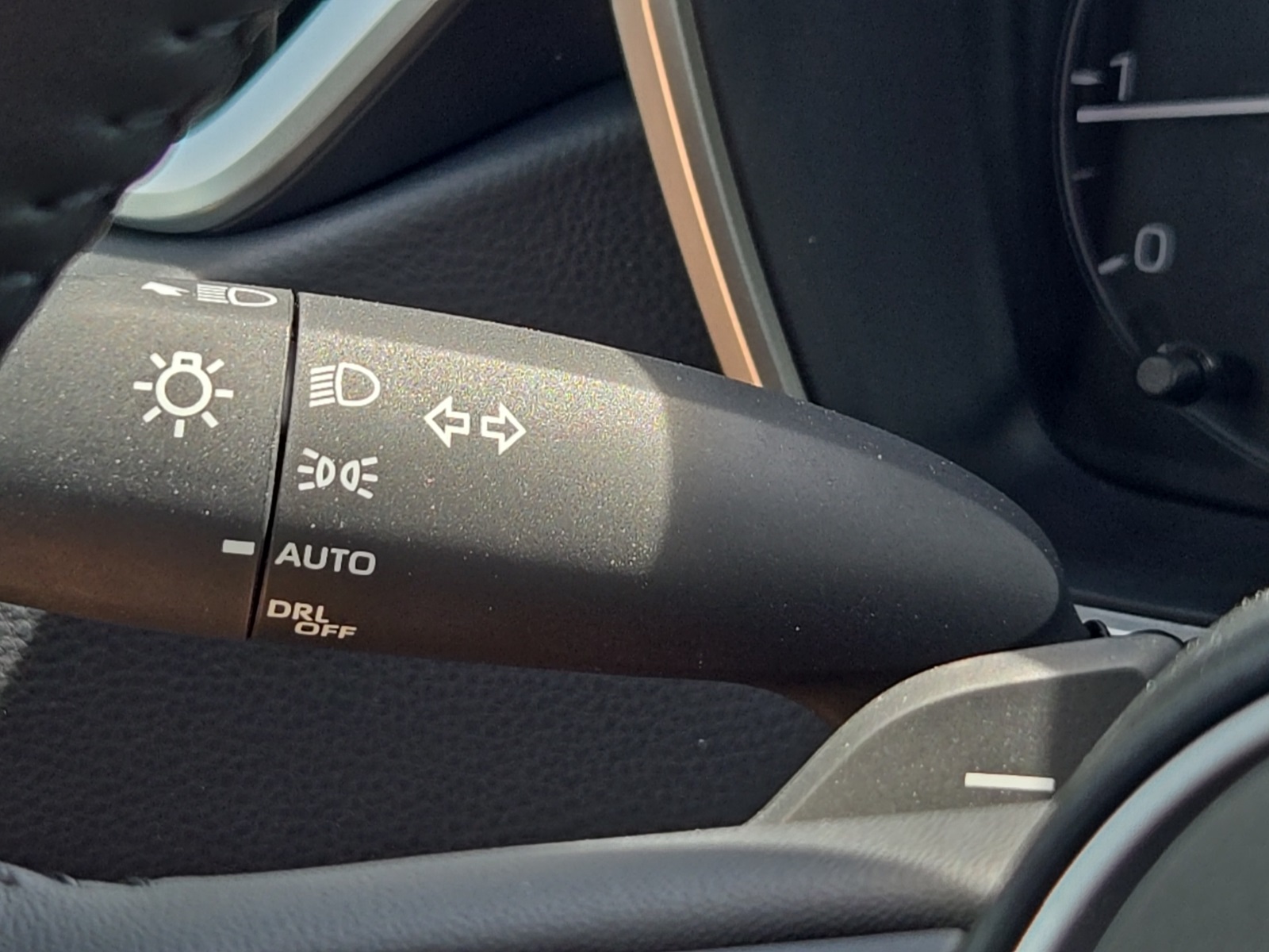 Vehicle image 28 of 40
